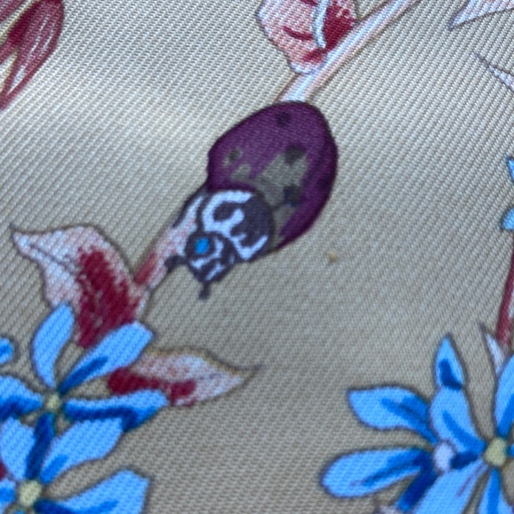 Hermes La Prairie silk Carre 90 cm botanical and insect print - Picture 10 of 10